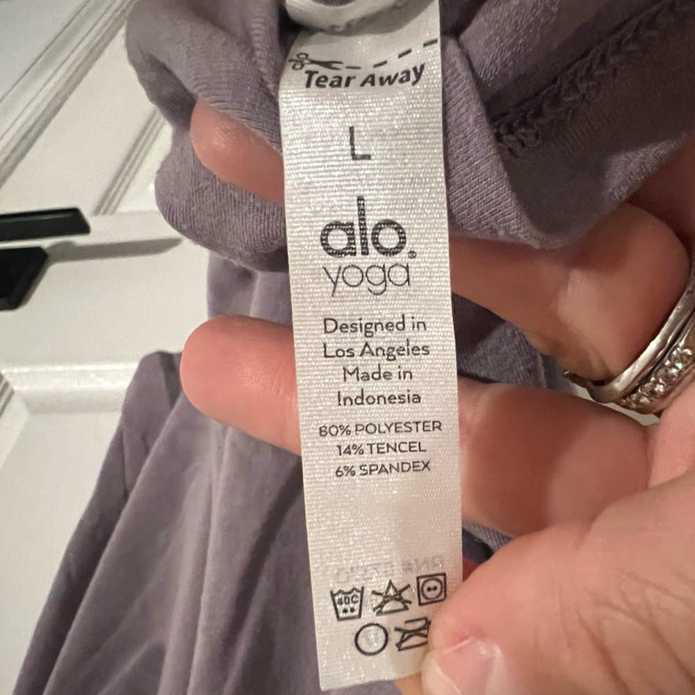 Alo Yoga Women's Motion Tank in Lavender Smoke Dark Purple Size L EUC - Picture 8 of 10